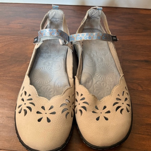 JBU by Jambu Beige/light Gray Adventure Cutout Mary Jane Flats-Size 7.5 - Picture 1 of 12